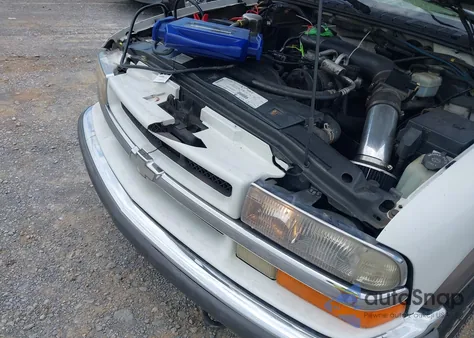 1998 Chevrolet Blazer Lt z USA, uszkodzony, nr VIN 1GNDT13W9W2180033